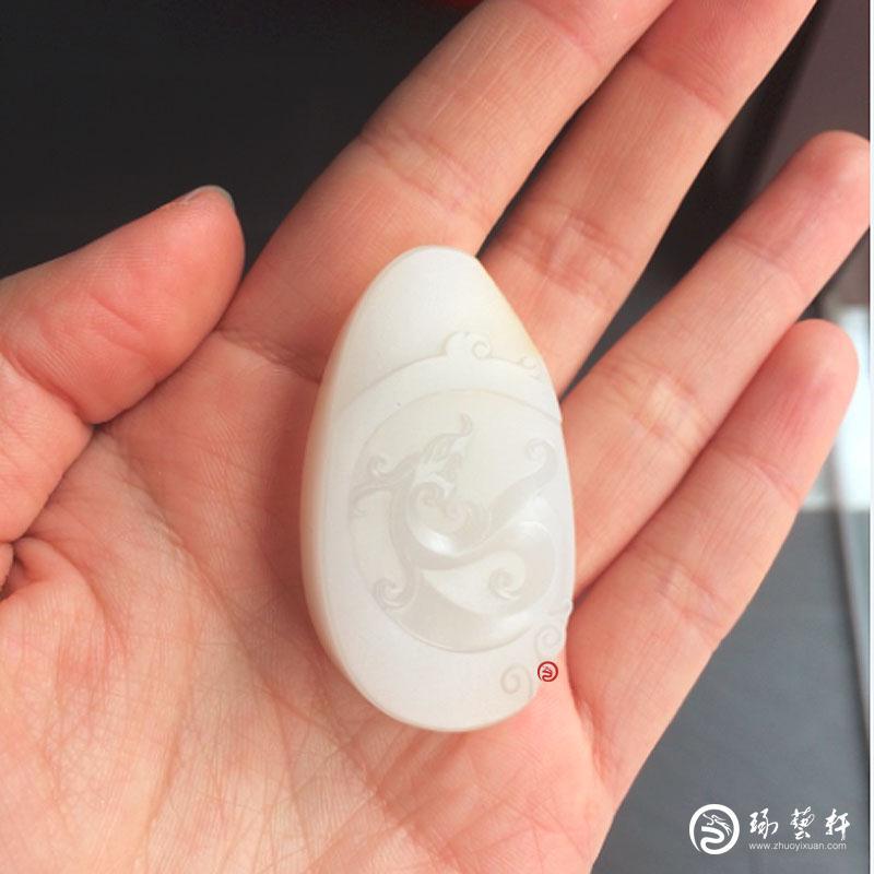 【琢藝軒】新疆和田玉黃皮白玉籽玉掛件 祥瑞 65克