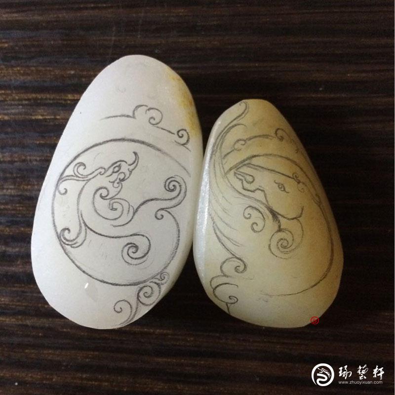 【琢藝軒】新疆和田玉黃皮白玉籽玉掛件 祥瑞 65克