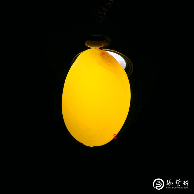 【琢藝軒】新疆和田玉紅皮白玉籽玉掛件 鴻運當頭 15克