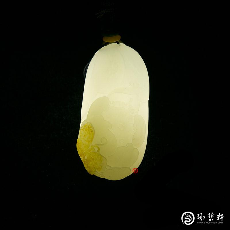 【琢藝軒】新疆和田玉灑金皮一級(jí)白玉籽玉掛件 蝶戀花 30克
