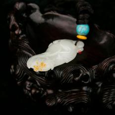 【琢藝軒】新疆和田玉紅皮白玉籽玉掛件 蘭花 10克