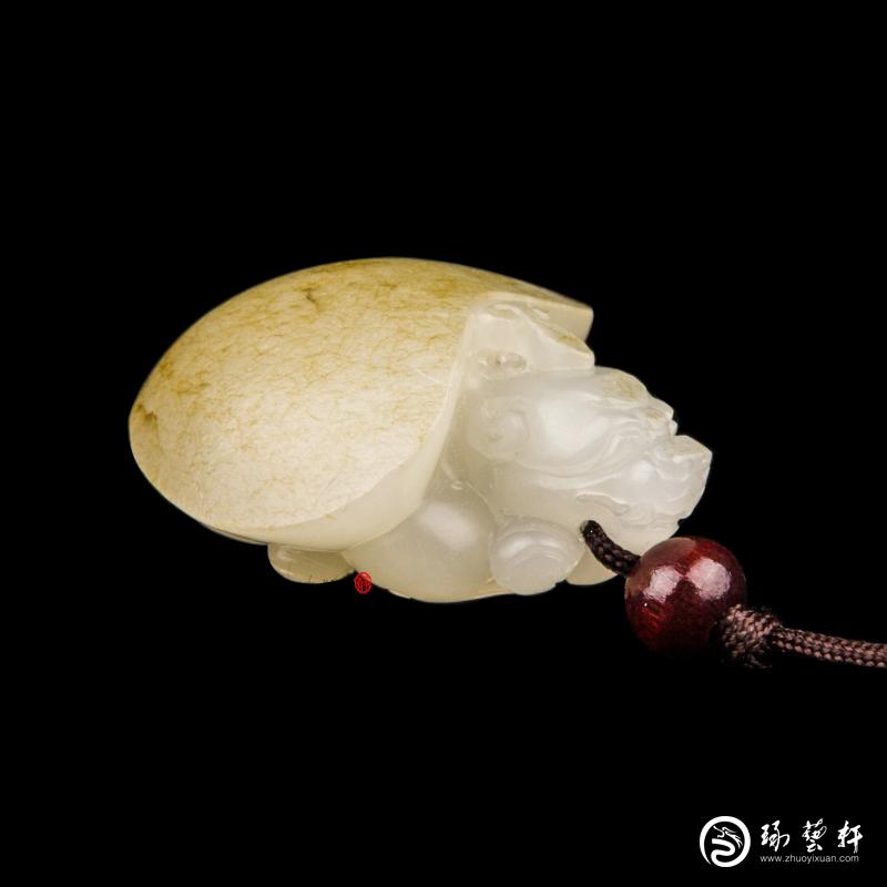 【琢藝軒】新疆和田玉黃皮白玉籽玉掛件 ?龍龜 10克