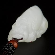 【琢艺轩】新疆和田玉黄皮羊脂白玉籽玉挂件 貔貅 24.5克