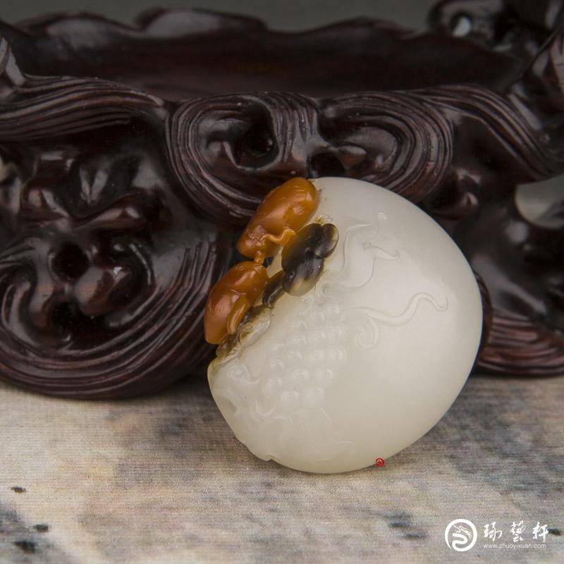 【琢藝軒】俄羅斯玉紅皮黑皮雙色籽玉掛件 安居樂業(yè) 16.8克