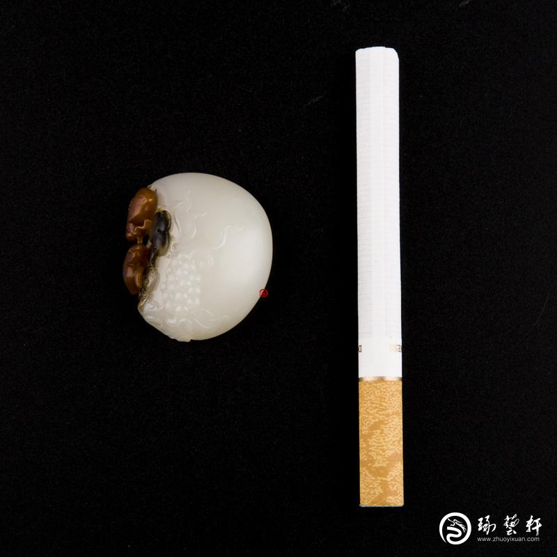 【琢藝軒】俄羅斯玉紅皮黑皮雙色籽玉掛件 安居樂業(yè) 16.8克