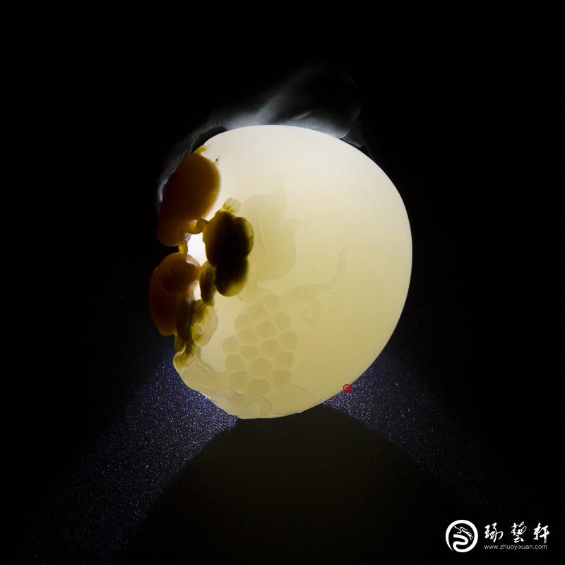 【琢藝軒】俄羅斯玉紅皮黑皮雙色籽玉掛件 安居樂業(yè) 16.8克