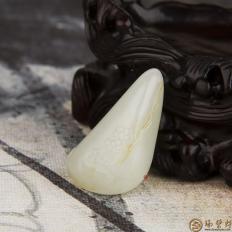 【琢藝軒】新疆和田玉黃皮白玉籽玉掛件（獨(dú)籽） 怡然 13克