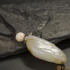 【琢藝軒】新疆和田玉秋梨皮白玉籽玉掛件（獨(dú)籽） 遠(yuǎn)行 10.8克