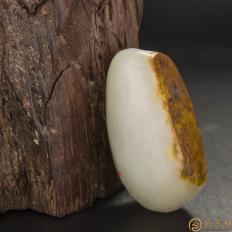 【琢藝軒】新疆和田玉紅皮白玉籽玉 原料 111克