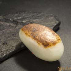 【琢藝軒】新疆和田玉紅皮白玉籽玉 原料 111克