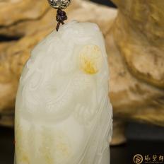 【琢藝軒】新疆和田玉黃皮白玉籽玉把件 龍馬精神 158.8克