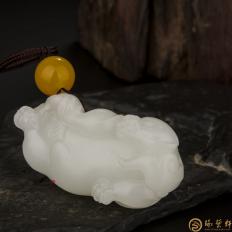 【琢藝軒】新疆和田玉黃皮羊脂白玉籽料把件 貔貅 51克