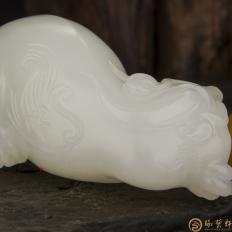 【琢藝軒】新疆和田玉黃皮羊脂白玉籽料把件 貔貅 51克