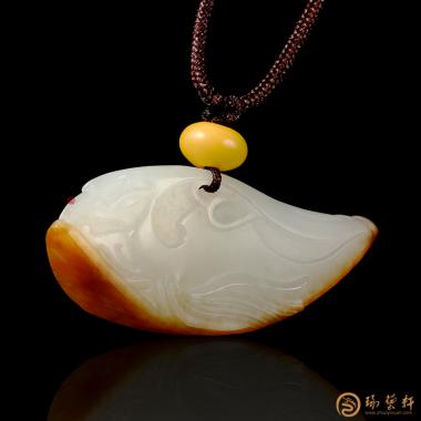 【琢藝軒】新疆和田紅沁皮白玉籽玉掛件 鯤 13.5克