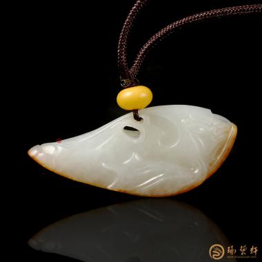 【琢藝軒】新疆和田紅沁皮白玉籽玉掛件 鯤 13.5克