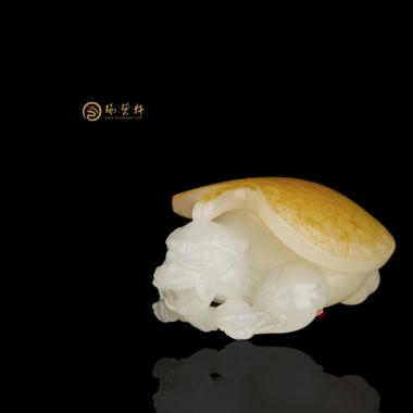 【琢艺轩】新疆和田红皮羊脂白籽玉挂件 龙龟 33克