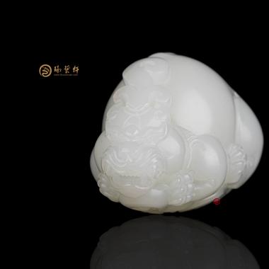 【琢藝軒】新疆和田羊脂白籽玉把件 貔貅 87.8克