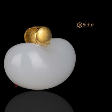 【琢藝軒】新疆和田玉金鑲玉掛件 元寶 3.2克