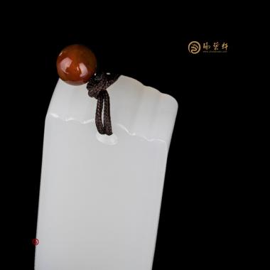 【琢藝軒】新疆和田白皮羊脂白籽玉掛件 平安牌 13克